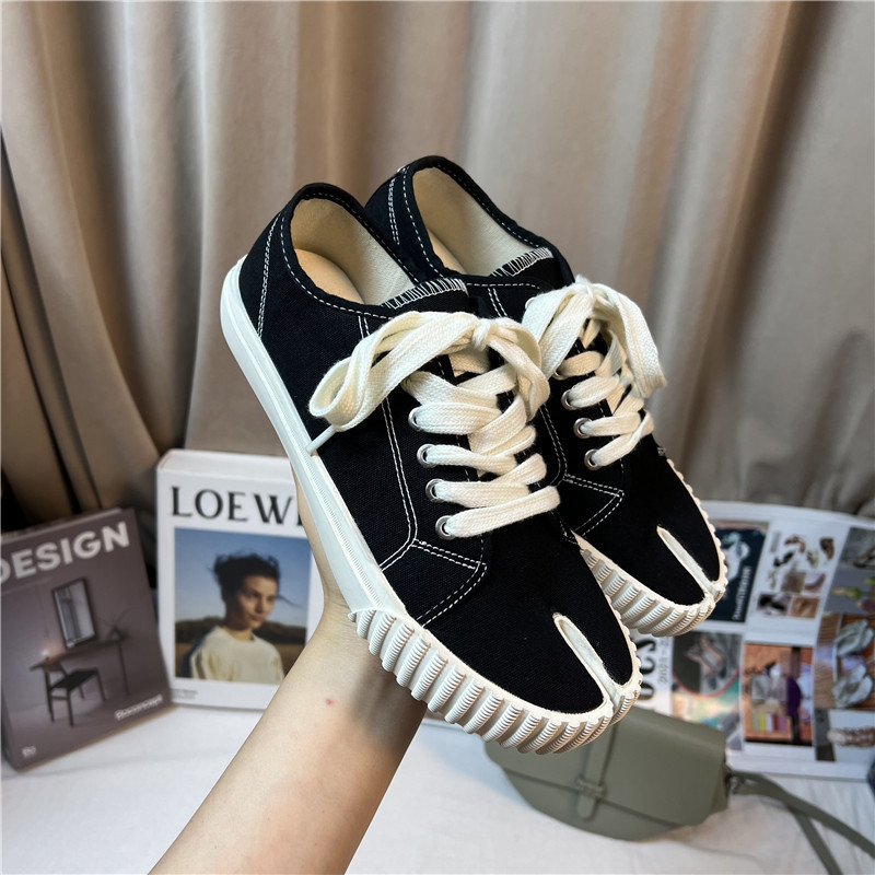 Women Tabi Canvas Shoes Street - огляд і ціна White Sneaker Care Kit