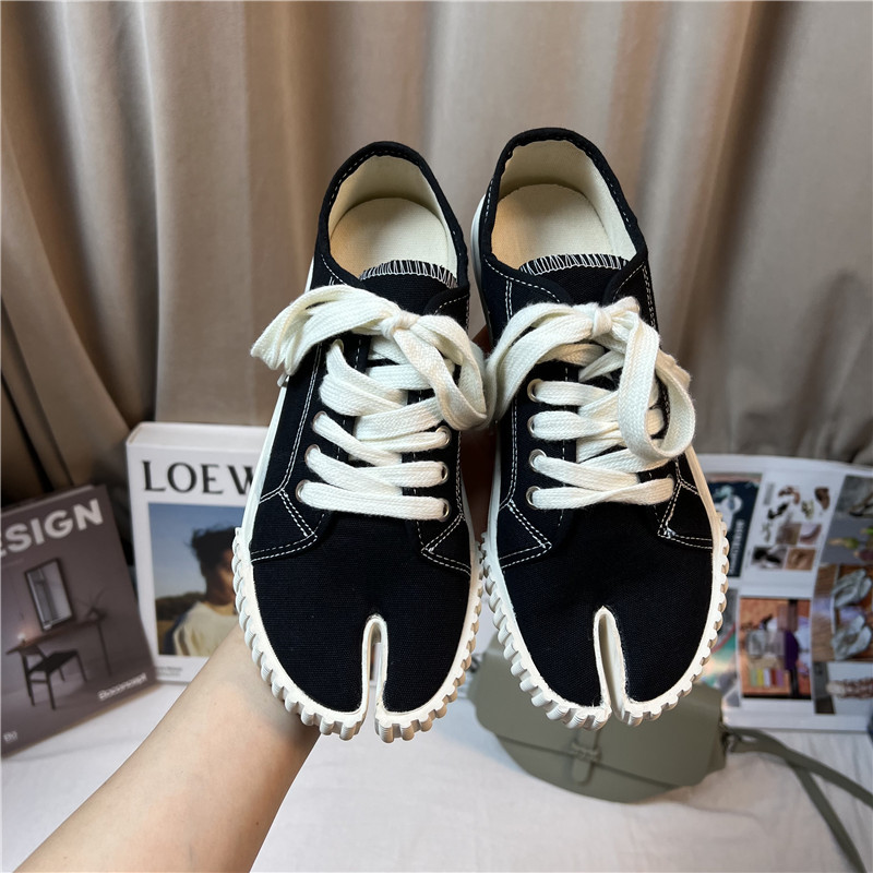 Women Tabi Canvas Shoes Street - огляд і ціна White Sneaker Care Kit